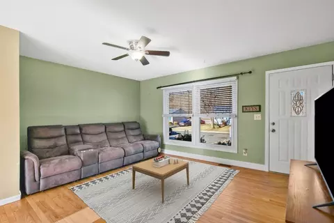 25 Chipmunk Rd, Springfield, MA 01118 photo 5