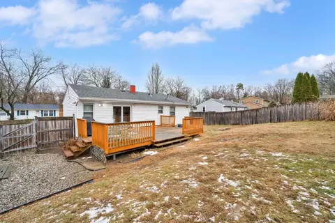25 Chipmunk Rd, Springfield, MA 01118 photo 2