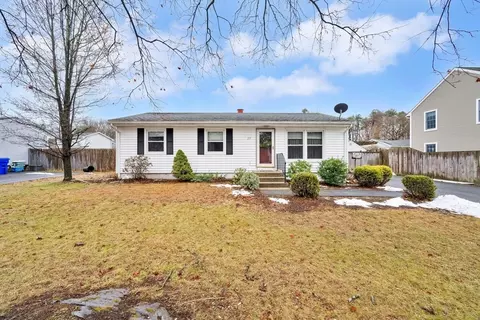 25 Chipmunk Rd, Springfield, MA 01118