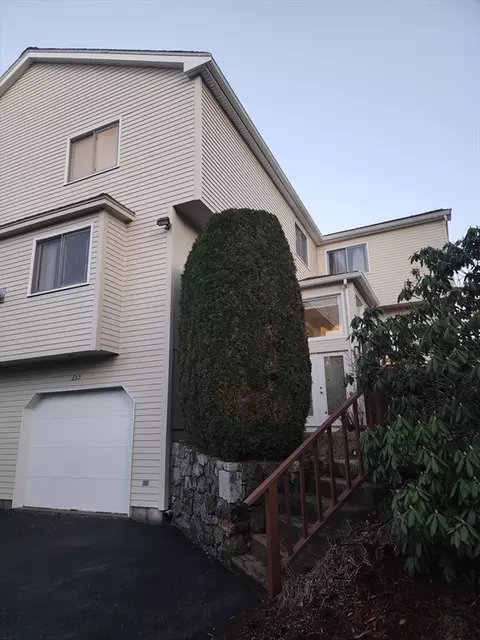 355 Captain Eames Cir #355, Ashland, MA 01721