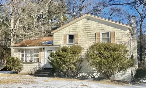 9 Little John Dr, Billerica, MA 01821