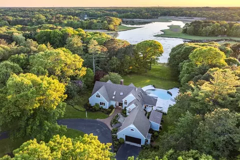 38 Beach Plum Hill Rd, Barnstable, MA 02655