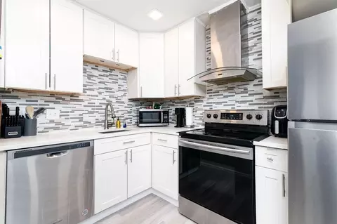 135 Neponset Ave #4, Boston, MA 02122