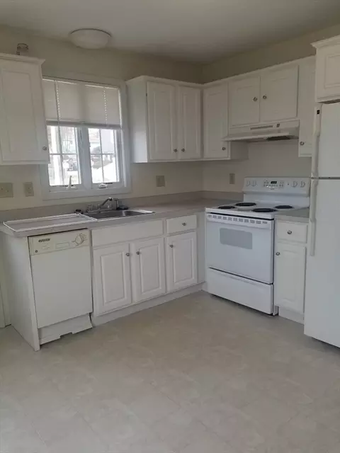 57 Apthorp St, Worcester, MA 01606 photo 9