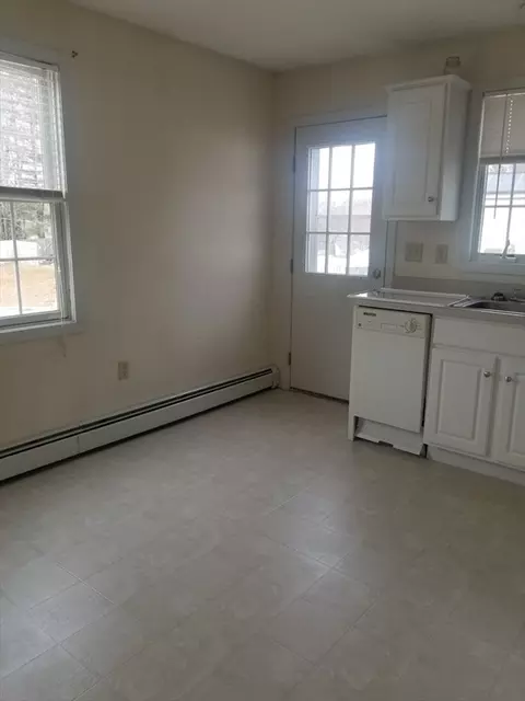 57 Apthorp St, Worcester, MA 01606 photo 8