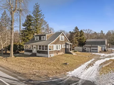 125 Bedford St, Middleboro, MA 02346