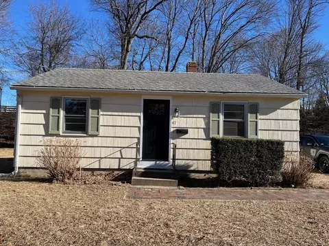47 St Dennis St, Westfield, MA 01085