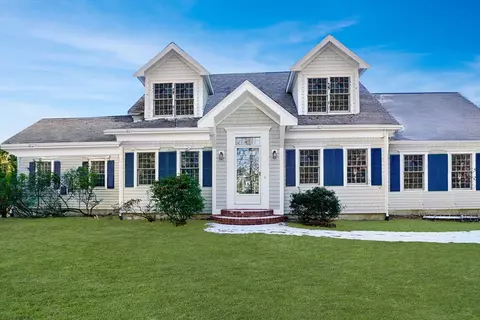 2 Boulder Rd, Bourne, MA 02532