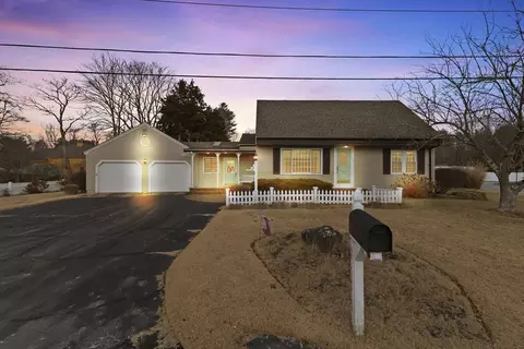 28 Gem Cir, Raynham, MA 02767