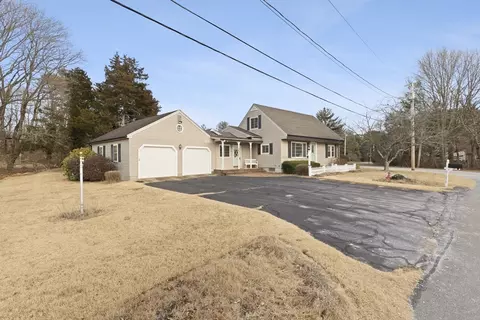 28 Gem Cir, Raynham, MA 02767 photo 3