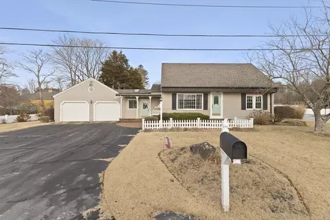 28 Gem Cir, Raynham, MA 02767 photo 2