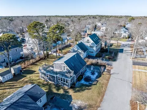 9 Starboard Ln, Mashpee, MA 02649 photo 3