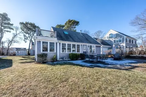 9 Starboard Ln, Mashpee, MA 02649 photo 2