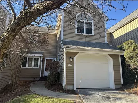 207 Bishops Forest Dr #207, Waltham, MA 02452