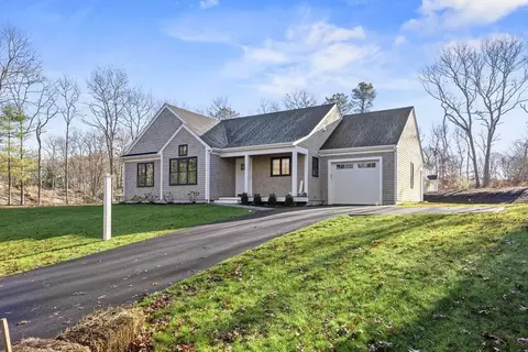 8 Laurel Ln, Sandwich, MA 02563