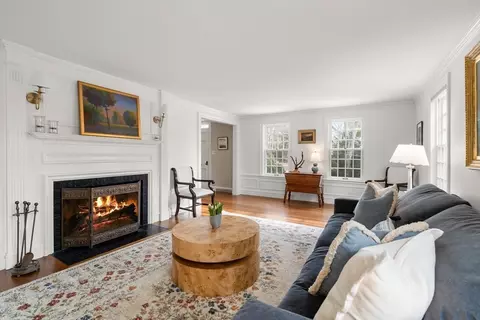 24 Arnold Rd, Wellesley, MA 02481 photo 6