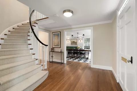 24 Arnold Rd, Wellesley, MA 02481 photo 2