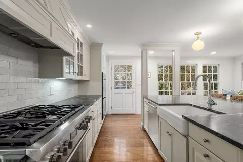 24 Arnold Rd, Wellesley, MA 02481 photo 18