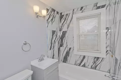55 Penrose St, Springfield, MA 01109 photo 3