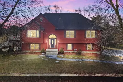 59 Taunton St, Lakeville, MA 02347