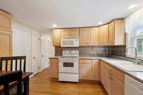 2 Curley Dr, Hudson, MA 01749 photo 12