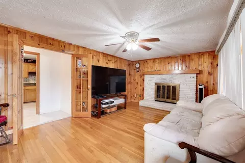 Living - 28 Pemaquid, Springfield, MA 01151 photo 3 of 3