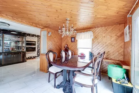 Dining - 28 Pemaquid, Springfield, MA 01151 photo 1 of 2
