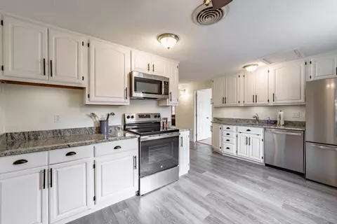 80 Vadnais St, Springfield, MA 01104 photo 3