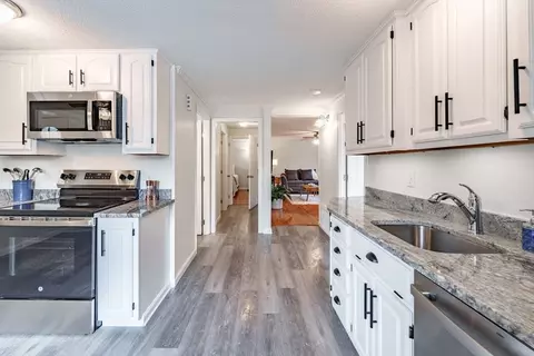 80 Vadnais St, Springfield, MA 01104 photo 5
