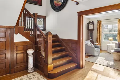 Entry Way - 23 Everett Ave, Winchester, MA 01890 photo 2 of 4
