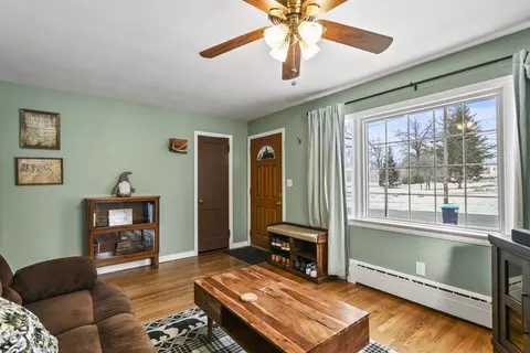 Entry Way - 10 Edison Ave, Pittsfield, MA 01201 photo 2 of 2