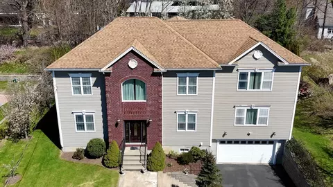 14 Iroquois St, Worcester, MA 01602