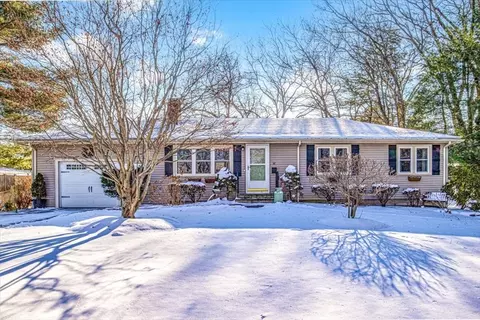 52 Hemlock St, Walpole, MA 02032