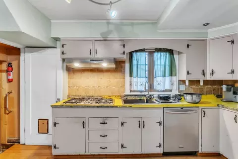 111 Manchester Ter, Springfield, MA 01108 photo 16