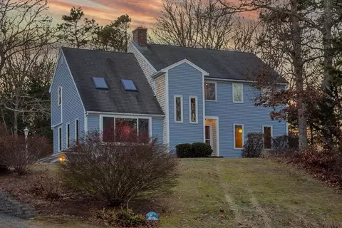 20 Joshua Ln, Falmouth, MA 02536