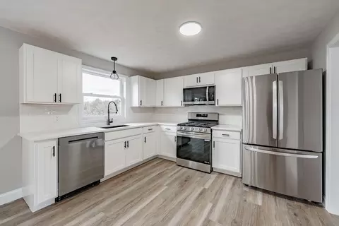 810 Weetamoe St, Fall River, MA 02720 photo 8