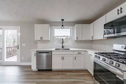 810 Weetamoe St, Fall River, MA 02720 photo 9
