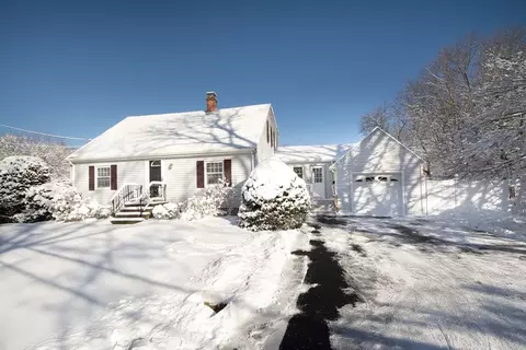 44 Bank St, Abington, MA 02351