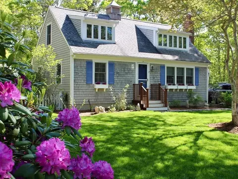 7 Manitoba Rd, Mashpee, MA 02649
