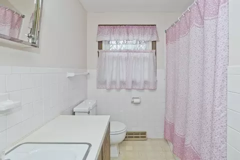 100 Loomis Dr, Chicopee, MA 01020 photo 13