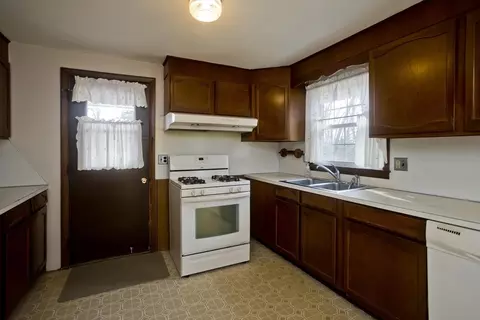 100 Loomis Dr, Chicopee, MA 01020 photo 7