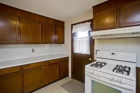 100 Loomis Dr, Chicopee, MA 01020 photo 5