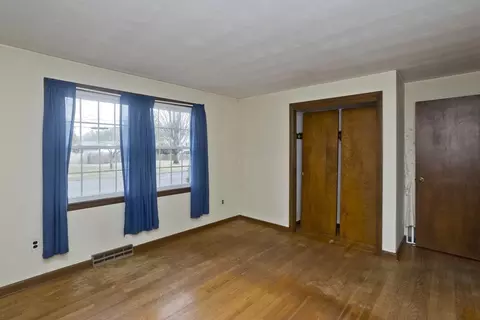 100 Loomis Dr, Chicopee, MA 01020 photo 17