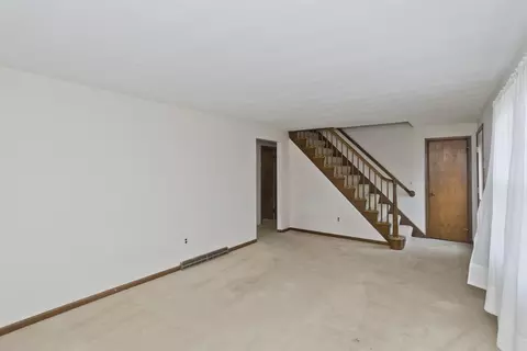 100 Loomis Dr, Chicopee, MA 01020 photo 10