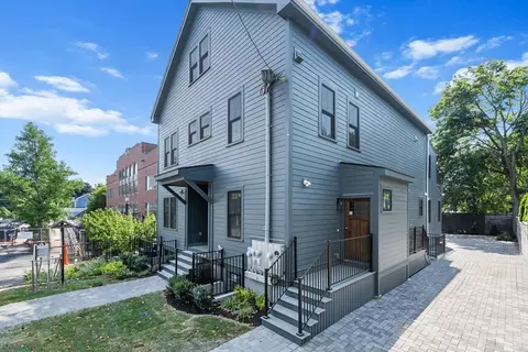 130 Cushing St #2, Cambridge, MA 02138