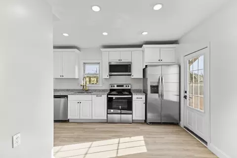 51 Miller St, Fall River, MA 02721 photo 8