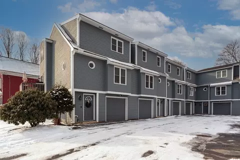232 Beacon St #A, Lowell, MA 01850