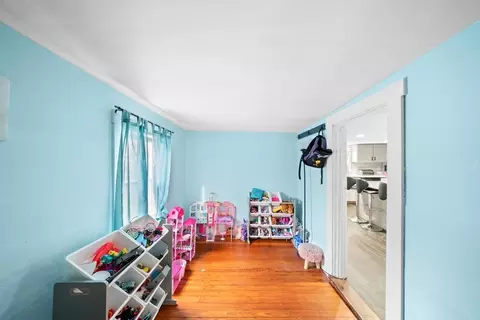 Entry Way - 26 Spring St, Fairhaven, MA 02719 photo 1 of 5