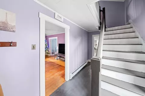 Entry Way - 26 Spring St, Fairhaven, MA 02719 photo 2 of 5