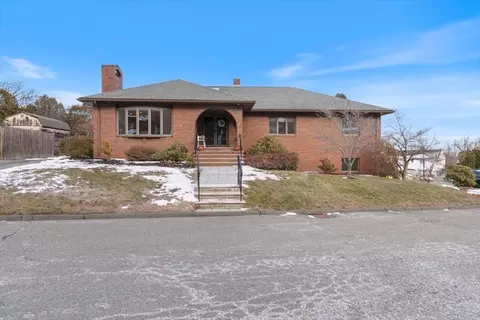 8 Sim Rd, Saugus, MA 01906
